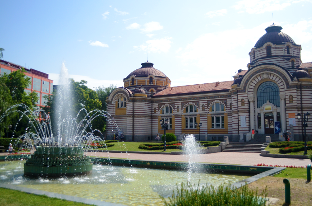 A park with Bulgaria's oldest bathhouse and a fountain